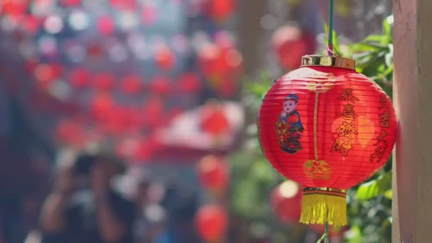 农历新年灯笼在唐人街 祝福文字意味有财富和快乐 — 图库视频影像