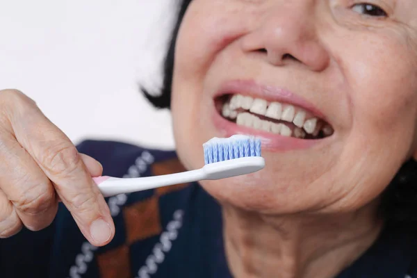 Asiática Anciana Tratando Usar Cepillo Dientes Temblor Manos Salud Dental — Foto de Stock