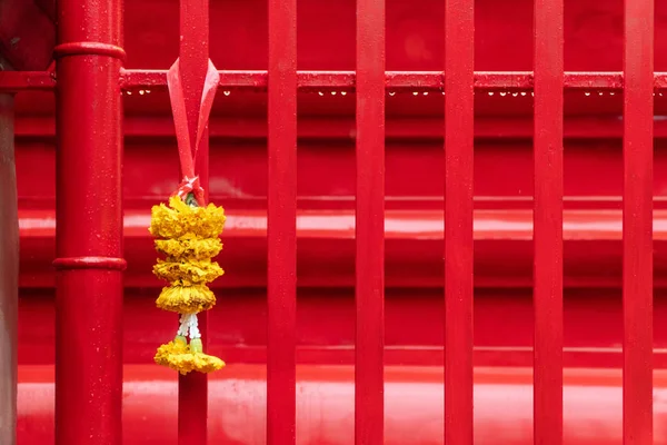 Religious Offerings Marigold Strings Presented Temple — Stock Photo, Image