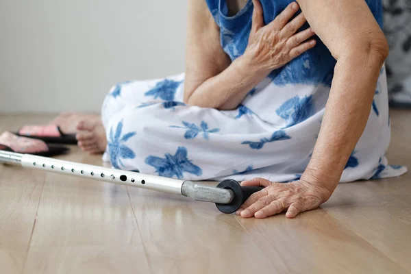 Elderly Woman Falling Home Hearth Attack — Stock Photo, Image