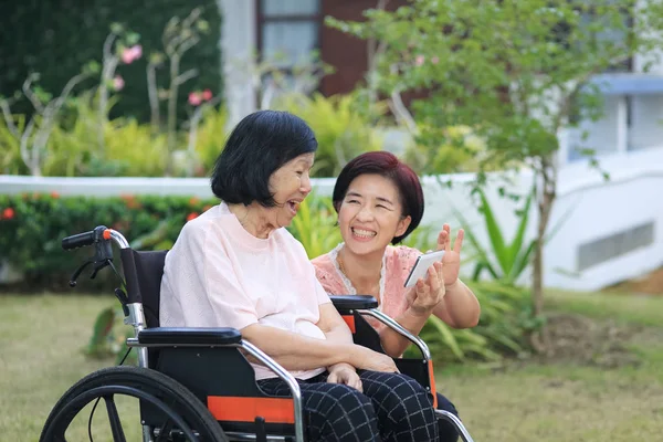 Daughter Caring Elderly Asian Woman Selfie Happy Smiles Backyard — Stock Photo, Image