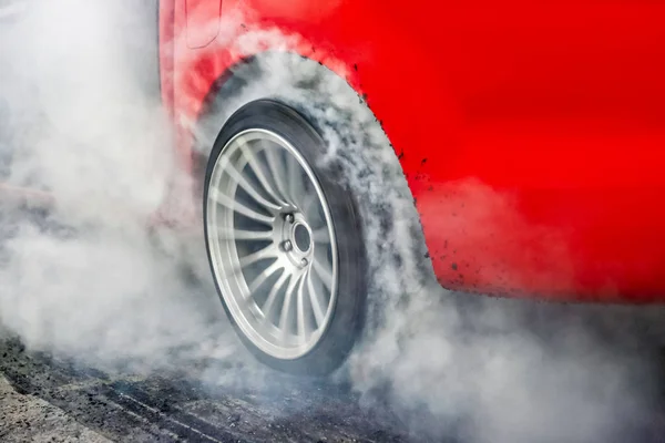 Drag Racing Bil Bränner Gummi Sina Däck Som Förberedelse För — Stockfoto