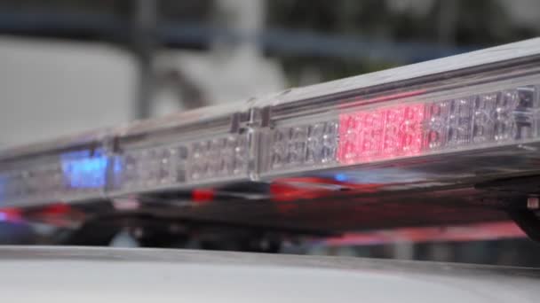 Knipperende Lichten Van Hulpdiensten Sirene Politieauto — Stockvideo