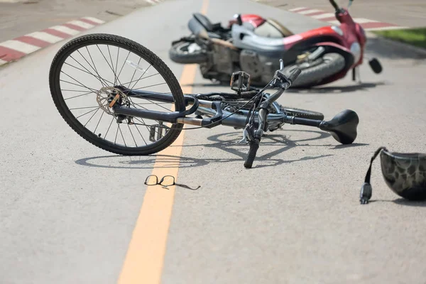 Acidente Motocicleta Acidente Com Bicicleta Estrada — Fotografia de Stock