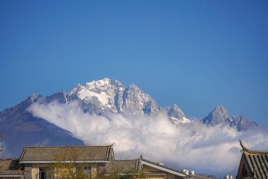 Jade Dragon Snow Mountain, Lijiang, Yunnan Çin. Dünya Mirası eski kasabadan fotoğraf çekmek.