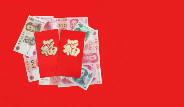 Sobre rojo chino año nuevo o hongbao, texto Fu que significa suerte — Foto de Stock