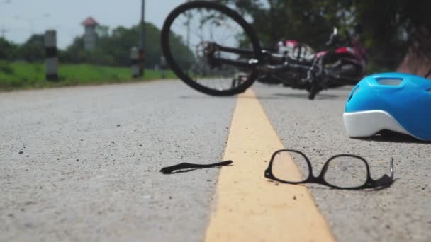 Kecelakaan Sepeda Motor Kecelakaan Dengan Mobil Jalan — Stok Video