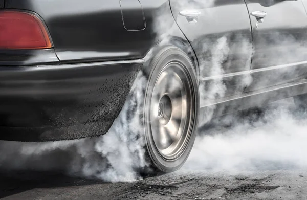 Drag Rennwagen Brennt Vorbereitung Auf Das Rennen Gummi Von Den — Stockfoto