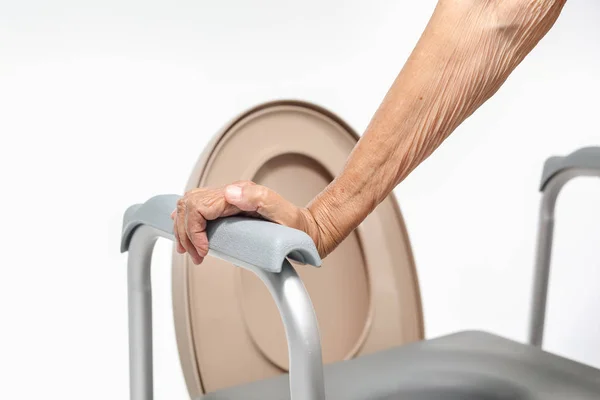 Äldre Kvinna Använda Mobil Toalett Sits Stol — Stockfoto