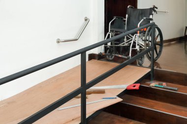 Ev geliştirme, kurulum tekerlekli sandalye rampası yaşlanma için bir