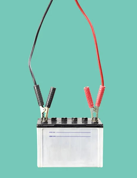 Autobatterie mit Jumper-Kabeln — Stockfoto