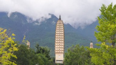 Dali, Yunnan, Çin'Chongsheng Tapınağı'nda üç pagodadan.