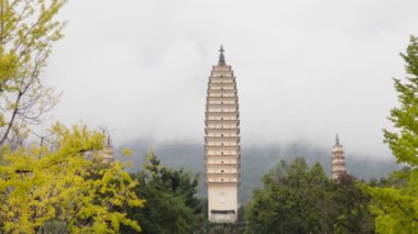 Dali, Yunnan, Çin'Chongsheng Tapınağı'nda üç pagodadan.