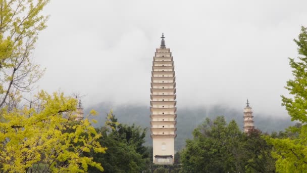 Tre Pagoder Chongsheng Templet Dali Yunnan Kina — Stockvideo