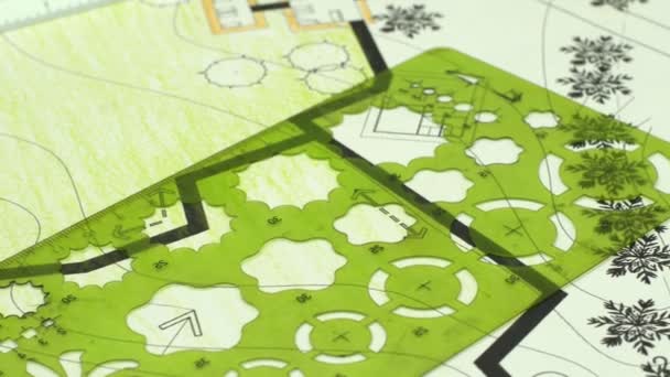 Landschaftsarchitektur Entwirft Gartenplan Für Wohnbebauung — Stockvideo