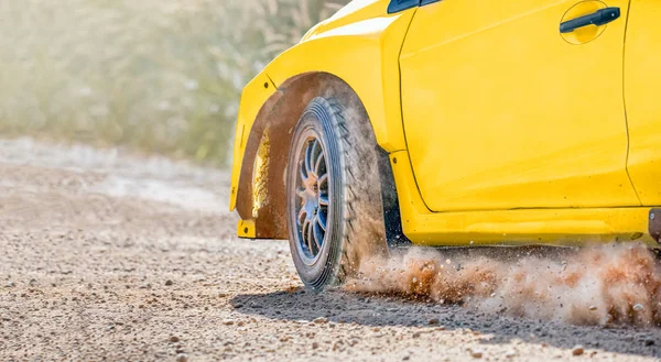 Rally auto da corsa su pista sterrata. — Foto Stock