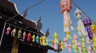 Yee-peng (Loy Krathong) festivalinde kağıt fenerler, Chiang Mai Tayland