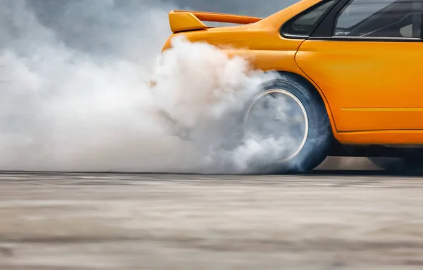 Race Drift Auto Bruciando Pneumatici Sulla Pista Velocità — Foto Stock