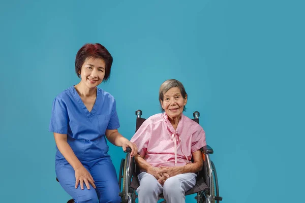 Anciana Felicidad Hablando Con Cuidador — Foto de Stock