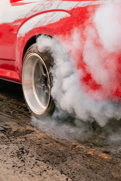 Drag Rennwagen Brennt Vorbereitung Auf Das Rennen Gummi Von Den — Stockfoto