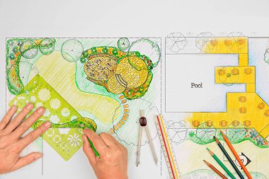 Peyzaj mimarı otel için arka bahçe havuzu planı