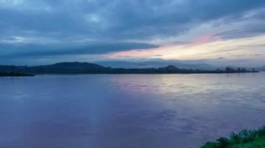 Tayland 'ın Chiang Saen bölgesinde Mekong Nehri ve Tayland-Laos sınırı.