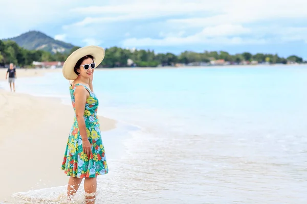 Middle Aged Woman Relaxing Chaweng Beach Koh Samui Thailand Covid — Stock Photo, Image