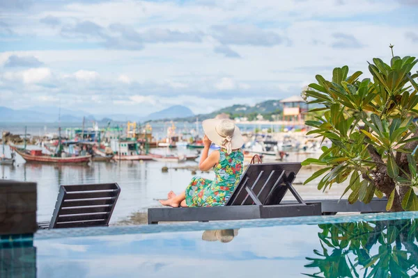 Middle Aged Woman Relaxing Chaweng Beach Koh Samui Thailand Covid — Stock Photo, Image