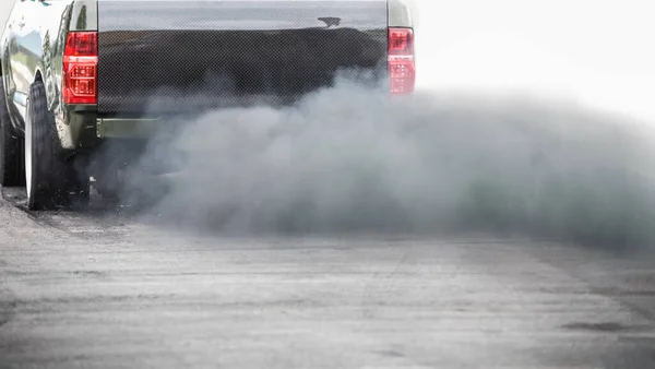 Kryzys Zanieczyszczenia Powietrza Mieście Rury Wydechowej Pojazdów Silnikiem Wysokoprężnym Drogach — Zdjęcie stockowe