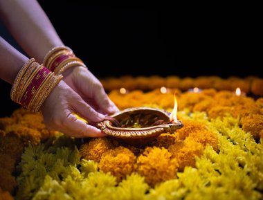 Diwali Gelenekleri ve Dünya Çapındaki Kutlamalar.