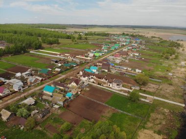Village, orman / Kandry-Kul, Başkurdistan, Rusya Federasyonu. 2018 ile DJI indeks işlem Mavic hava olabilir