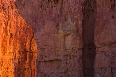 Bryce Canyon, Hoodoo duvarlarda ışık yansıması. Utah, ABD.
