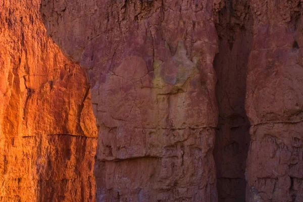 Bryce Canyon, Hoodoo duvarlarda ışık yansıması. Utah, ABD.