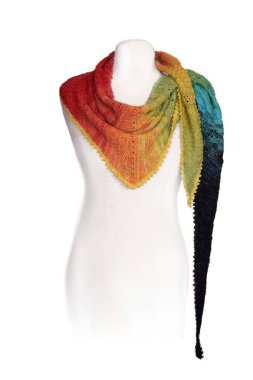 Bunter Schal aus Wolle a einer Schneiderpuppe