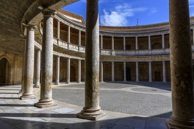 Dairesel avlusu ve Sarayı, Charles V La Alhambra