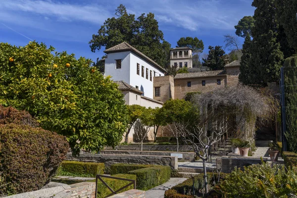 La Alhambra vista sui giardini — Foto Stock