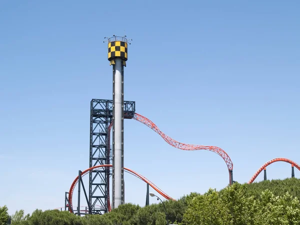 Madrid Lunaparkı 'ndaki La Tarantula hız treni.