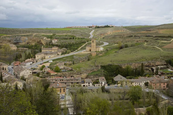 Segovia 'dan Vera Cruz kilisesinin görünümü
