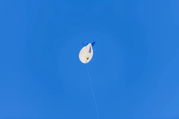Blimp para fotografia aérea voando — Fotografia de Stock