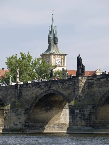 Saint Charles Köprüsü Prag'da Vltava Nehri üzerinde
