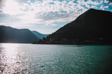 Lombardy, İtalya 'daki Iseo Gölü manzarası