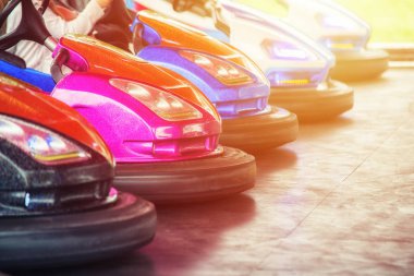 Lunapark 'taki otomobili kapatın.