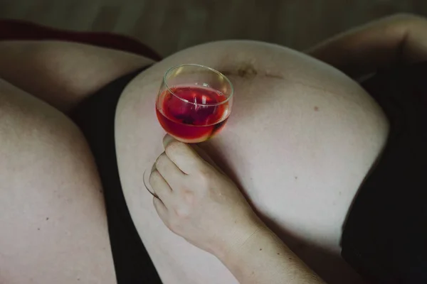 Zwangere Vrouw Drinken Alcohol Wijn — Stockfoto