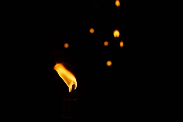 Primer Plano Fuego Las Velas Fondo Las Velas Cementerio — Foto de Stock