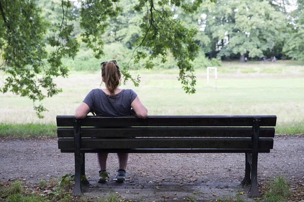 Close Lonely Woman Bench — Stock Photo, Image