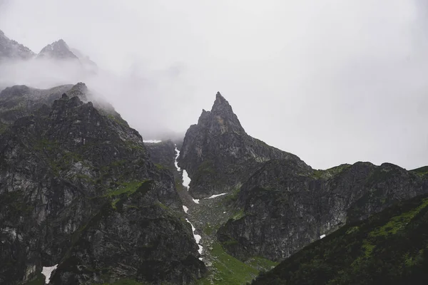 Vista Sobre Las Montañas Tatra Desde Morskie Oko Polonia Niebla —  Fotos de Stock