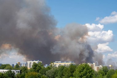 şehir üzerinde duman, metropolde yangın