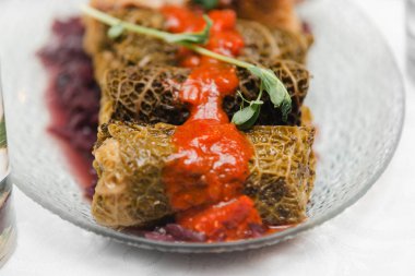 vegan glutensiz lahana dolması darı ve orman mushroo ile