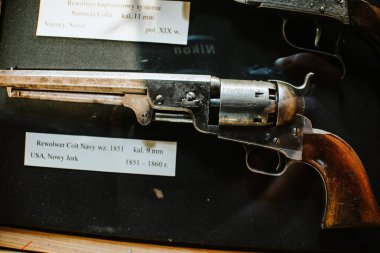 25-Haziran-2017 Abd 1851-1860 revolver Colt Navy yakın Wroclaw, Polonya silah müzesiüzerinde