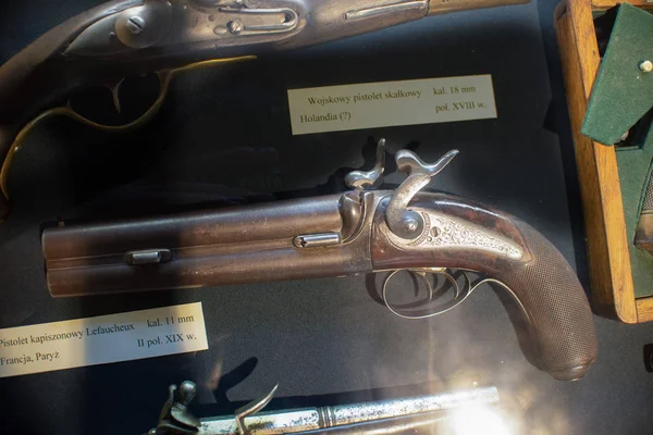 25-juin-2017 Gros plan sur le revolver Lefaucheux de Paris - 19e siècle au musée des armes de Wroclaw, Pologne — Photo